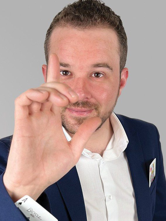 Portrait du magicien et mentaliste Anthony Biegel